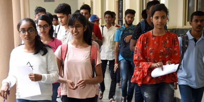 പ്രൊഫഷണല് കോളേജുകള് ഉള്പ്പെടെയുള്ള എല്ലാ ഉന്നതവിദ്യാഭ്യാസ സ്ഥാപനങ്ങളും നാളെ തുറക്കും പ്രൊഫഷണല് കോളേജുകള് ഉള്പ്പെടെയുള്ള എല്ലാ ഉന്നതവിദ്യാഭ്യാസ സ്ഥാപനങ്ങളും നാളെ തുറക്കും