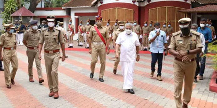 പോലീസുകാര് അനാവശ്യ പരിപാടികളില് പങ്കെടുക്കരുത് – കൂടുതല് സൂഷ്മത പുലര്ത്തണം ; മുഖ്യമന്ത്രി പോലീസുകാര് അനാവശ്യ പരിപാടികളില് പങ്കെടുക്കരുത് – കൂടുതല് സൂഷ്മത പുലര്ത്തണം ; മുഖ്യമന്ത്രി