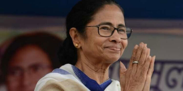 വോട്ടെണ്ണല് രണ്ട് റൗണ്ട് പിന്നിടുമ്പോള് മുഖ്യമന്ത്രി മമത ബാനര്ജി ഏറെ മുന്നില് ; ബിജെപിയുടെ പ്രതീക്ഷകള് തകരുന്നു വോട്ടെണ്ണല് രണ്ട് റൗണ്ട് പിന്നിടുമ്പോള് മുഖ്യമന്ത്രി മമത ബാനര്ജി ഏറെ മുന്നില് ; ബിജെപിയുടെ പ്രതീക്ഷകള് തകരുന്നു