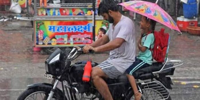 കുട്ടികള്ക്കും ഹെല്മറ്റ് ; ഇരുചക്രവാഹന യാത്രയ്ക്ക് കര്ശന നിയന്ത്രണങ്ങളുമായി കേന്ദ്രം കുട്ടികള്ക്കും ഹെല്മറ്റ് ; ഇരുചക്രവാഹന യാത്രയ്ക്ക് കര്ശന നിയന്ത്രണങ്ങളുമായി കേന്ദ്രം