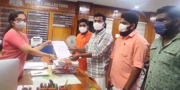 വില്ലേജ് ഓഫീസറുടെ മരണം ; അടൂര് ഹോളിക്രോസ്സ് ആശുപത്രിക്കെതിരെ അന്വേഷണം ആവശ്യപ്പെട്ട് എ.ഐ.എസ്.എഫ് വില്ലേജ് ഓഫീസറുടെ മരണം ; അടൂര് ഹോളിക്രോസ്സ് ആശുപത്രിക്കെതിരെ അന്വേഷണം ആവശ്യപ്പെട്ട് എ.ഐ.എസ്.എഫ്
