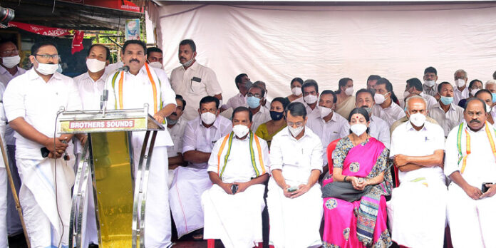 കർഷക സമരത്തെ ഭരണ നേതൃത്വം ചോരയിൽ മുക്കി കൊല്ലുന്നു : ആന്റോ ആന്റണി എംപി കർഷക സമരത്തെ ഭരണ നേതൃത്വം ചോരയിൽ മുക്കി കൊല്ലുന്നു : ആന്റോ ആന്റണി എംപി