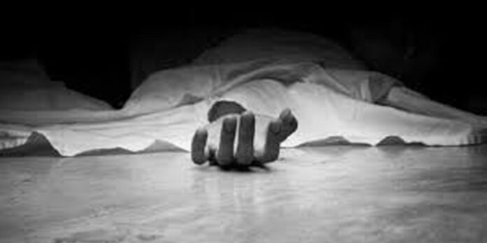 മലപ്പുറത്ത് അധ്യാപകൻ ദുരൂഹ സാഹചര്യത്തിൽ മരിച്ച നിലയിൽ ; മൃതദേഹത്തിന് മൂന്ന് ദിവസത്തെ പഴക്കം മലപ്പുറത്ത് അധ്യാപകൻ ദുരൂഹ സാഹചര്യത്തിൽ മരിച്ച നിലയിൽ ; മൃതദേഹത്തിന് മൂന്ന് ദിവസത്തെ പഴക്കം
