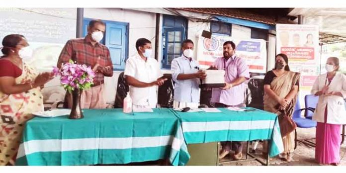 നവജാത ശിശുക്കള്ക്കായുള്ള ഉപകരണങ്ങള് നല്കി നവജാത ശിശുക്കള്ക്കായുള്ള ഉപകരണങ്ങള് നല്കി
