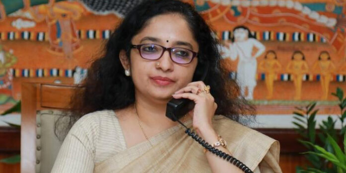 എല്ലാ ജീവനക്കാരും ജോലിയ്ക്ക് ഹാജരാകണമെന്ന് ഉത്തരവ് എല്ലാ ജീവനക്കാരും ജോലിയ്ക്ക് ഹാജരാകണമെന്ന് ഉത്തരവ്