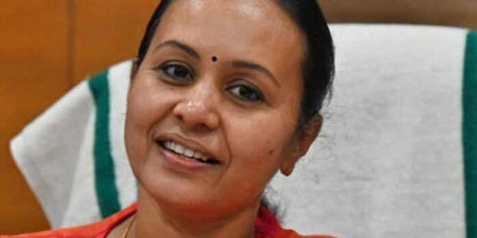 എല്ലാ കാലവും അടച്ചിടാനാകില്ല ; ആരും വാക്സിനോട് വിമുഖത കാണിക്കരുത് : ആരോഗ്യമന്ത്രി എല്ലാ കാലവും അടച്ചിടാനാകില്ല ; ആരും വാക്സിനോട് വിമുഖത കാണിക്കരുത് : ആരോഗ്യമന്ത്രി