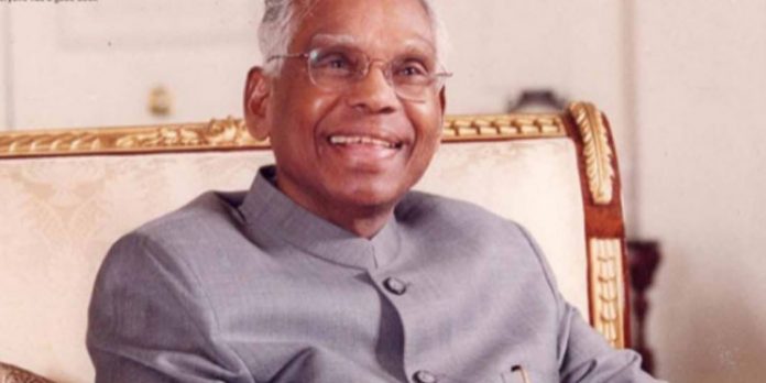 ജാതി കേരളത്തിന്റെ മറവി ; ആരും ഓര്ക്കാതെ കെ.ആര് നാരായണന്റെ ജന്മദിനം ജാതി കേരളത്തിന്റെ മറവി ; ആരും ഓര്ക്കാതെ കെ.ആര് നാരായണന്റെ ജന്മദിനം