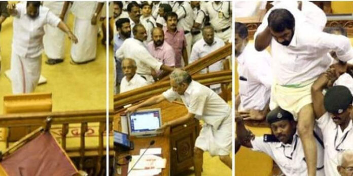 നിയമസഭ കൈയ്യാങ്കളി കേസ് : വിദ്യാഭ്യാസ മന്ത്രി അടക്കമുള്ള നേതാക്കൾ നൽകിയ വിടുതൽ ഹർജിയിൽ വിധി പറയുന്നത് മാറ്റി നിയമസഭ കൈയ്യാങ്കളി കേസ് : വിദ്യാഭ്യാസ മന്ത്രി അടക്കമുള്ള നേതാക്കൾ നൽകിയ വിടുതൽ ഹർജിയിൽ വിധി പറയുന്നത് മാറ്റി