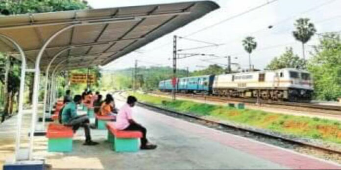 പ്ലാറ്റ്ഫോം ടിക്കറ്റ് നിരക്ക് 50 രൂപ ; തിരുവനന്തപുരം ഡിവിഷനിലും പ്രാബല്യത്തിലായി പ്ലാറ്റ്ഫോം ടിക്കറ്റ് നിരക്ക് 50 രൂപ ; തിരുവനന്തപുരം ഡിവിഷനിലും പ്രാബല്യത്തിലായി