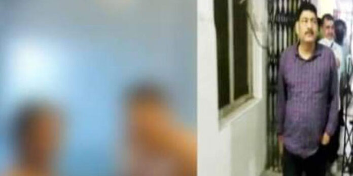 റിസോര്ട്ടില് ജന്മദിനാഘോഷം – പൂള് വീഡിയോ വാട്സാപ്പ് സ്റ്റാറ്റസായി ; പോലീസുകാരെ പിരിച്ചുവിട്ടു റിസോര്ട്ടില് ജന്മദിനാഘോഷം – പൂള് വീഡിയോ വാട്സാപ്പ് സ്റ്റാറ്റസായി ; പോലീസുകാരെ പിരിച്ചുവിട്ടു