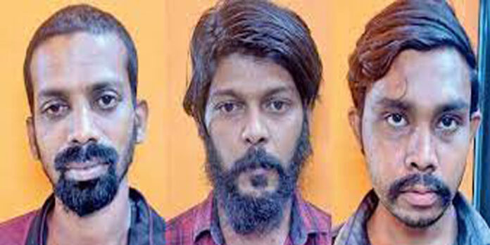 പണം നല്കിയില്ലെങ്കില് ഭീഷണി ; യുവാവിനെ തലയ്ക്കടിച്ച് വീഴ്ത്തിയ പ്രതികള് പിടിയില് പണം നല്കിയില്ലെങ്കില് ഭീഷണി ; യുവാവിനെ തലയ്ക്കടിച്ച് വീഴ്ത്തിയ പ്രതികള് പിടിയില്