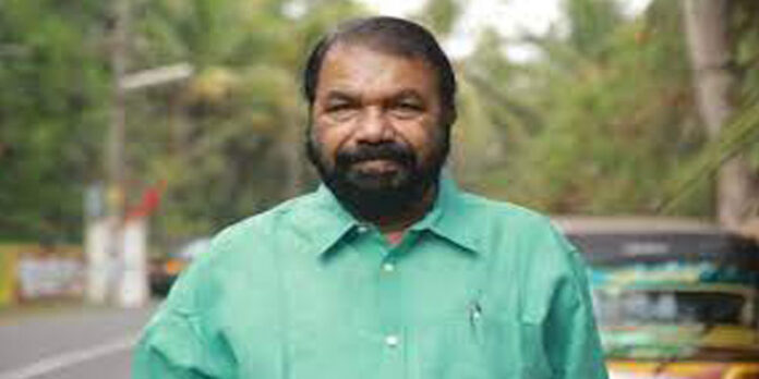 കൂറ്റന് മതിലിടിഞ്ഞ് വീട് തകര്ന്നു – ജീവന് മാത്രം ബാക്കി ; ആറംഗ കുടുംബത്തിന് സഹായം നല്കുമെന്ന് ശിവന്കുട്ടി കൂറ്റന് മതിലിടിഞ്ഞ് വീട് തകര്ന്നു – ജീവന് മാത്രം ബാക്കി ; ആറംഗ കുടുംബത്തിന് സഹായം നല്കുമെന്ന് ശിവന്കുട്ടി