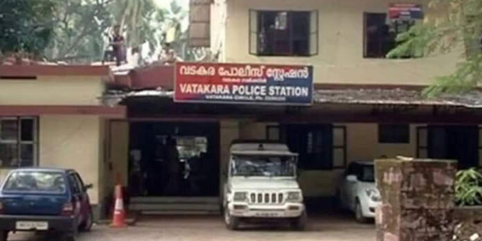 വടകരയിൽ വീട്ടുമുറ്റത്ത് നിർത്തിയിട്ട ഓട്ടോറിക്ഷയുടെ ചില്ല് തകർത്തു വടകരയിൽ വീട്ടുമുറ്റത്ത് നിർത്തിയിട്ട ഓട്ടോറിക്ഷയുടെ ചില്ല് തകർത്തു
