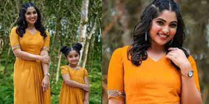 ‘ലോകം എന്തും പറയട്ടെ – അവൾ എന്റേതാണ് ‘ ; വിവാദങ്ങളോട് പ്രതികരിച്ച് മുക്ത ‘ലോകം എന്തും പറയട്ടെ – അവൾ എന്റേതാണ് ‘ ; വിവാദങ്ങളോട് പ്രതികരിച്ച് മുക്ത