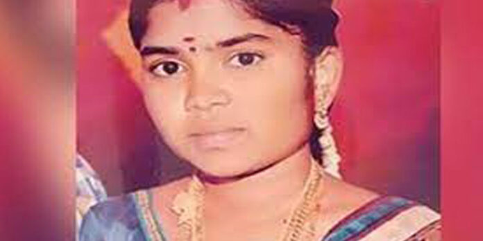 ഭർത്താവുമായി പിരിഞ്ഞുതാമസിക്കുമ്പോൾ പുതിയ പ്രണയം ; യുവതിയെ മാതാപിതാക്കൾ കൊലപ്പെടുത്തി ഭർത്താവുമായി പിരിഞ്ഞുതാമസിക്കുമ്പോൾ പുതിയ പ്രണയം ; യുവതിയെ മാതാപിതാക്കൾ കൊലപ്പെടുത്തി