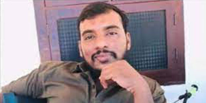 റോഡിലെ ചതിക്കുഴി ; സ്കൂട്ടറില് നിന്നും തെറിച്ച് വീണ യുവാവ് മരിച്ചു റോഡിലെ ചതിക്കുഴി ; സ്കൂട്ടറില് നിന്നും തെറിച്ച് വീണ യുവാവ് മരിച്ചു