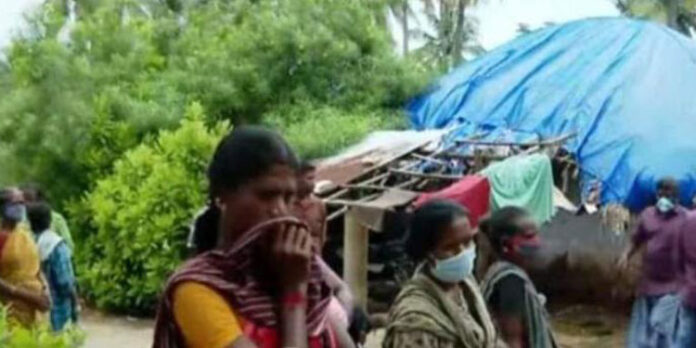 ആദിവാസി കോളനിയിലെ യുവാക്കളുടെ തിരോധാനം ; പോലീസ് ഇരുട്ടില് തപ്പുന്നു ആദിവാസി കോളനിയിലെ യുവാക്കളുടെ തിരോധാനം ; പോലീസ് ഇരുട്ടില് തപ്പുന്നു