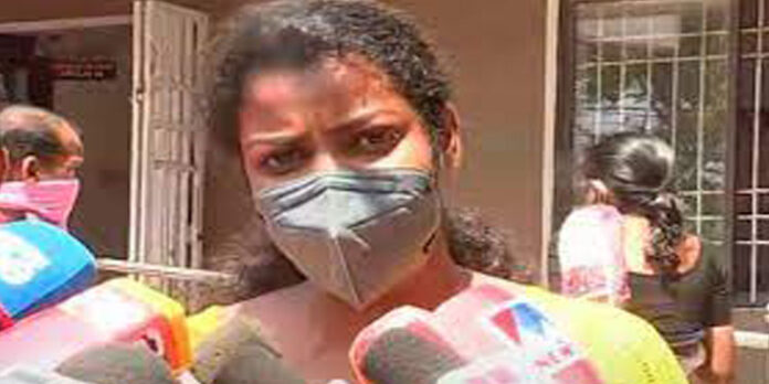 സ്ത്രീസുരക്ഷക്കായി മുദ്രാവാക്യം വിളിക്കുന്ന പ്രസ്ഥാനത്തിന്റെ പോരാളികളാണ് കടന്നുപിടിച്ചത് ; നിമിഷ രാജു സ്ത്രീസുരക്ഷക്കായി മുദ്രാവാക്യം വിളിക്കുന്ന പ്രസ്ഥാനത്തിന്റെ പോരാളികളാണ് കടന്നുപിടിച്ചത് ; നിമിഷ രാജു
