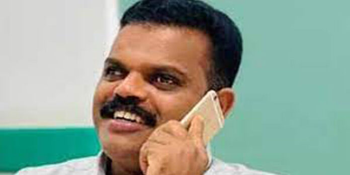 സ്വർണക്കടത്ത് – കസ്റ്റംസ് കുറ്റപത്രം ; കാരാട്ട് ഫൈസലിനെതിരെ ഗുരുതര പരാമർശം സ്വർണക്കടത്ത് – കസ്റ്റംസ് കുറ്റപത്രം ; കാരാട്ട് ഫൈസലിനെതിരെ ഗുരുതര പരാമർശം