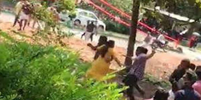എം.ജി യൂണിവേഴ്സിറ്റി സംഘർഷവുമായി ബന്ധപ്പെട്ട പീഡന പരാതി ; എസ്.എഫ്.ഐ നേതാക്കളുടെ പേര് ഒഴിവാക്കാൻ നീക്കമെന്ന് ആരോപണം എം.ജി യൂണിവേഴ്സിറ്റി സംഘർഷവുമായി ബന്ധപ്പെട്ട പീഡന പരാതി ; എസ്.എഫ്.ഐ നേതാക്കളുടെ പേര് ഒഴിവാക്കാൻ നീക്കമെന്ന് ആരോപണം