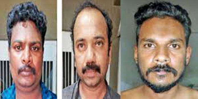 ആശുപത്രിയ്ക്ക് മുന്നില് സംഘര്ഷം – കൊലപാതകം ; മുഖ്യപ്രതികള് അറസ്റ്റില് – ഇതുവരെ പിടിയിലായത് 10 പേര് ആശുപത്രിയ്ക്ക് മുന്നില് സംഘര്ഷം – കൊലപാതകം ; മുഖ്യപ്രതികള് അറസ്റ്റില് – ഇതുവരെ പിടിയിലായത് 10 പേര്