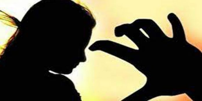 പീഡനശ്രമം ; പതിനഞ്ചുകാരന്റെ മൊബൈൽ ഫോറൻസിക് വിഭാഗത്തിന് കൈമാറും പീഡനശ്രമം ; പതിനഞ്ചുകാരന്റെ മൊബൈൽ ഫോറൻസിക് വിഭാഗത്തിന് കൈമാറും