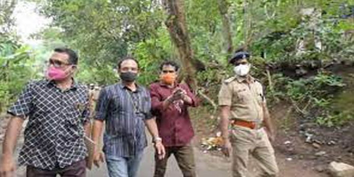 ആദ്യം അമ്മയെ കൊന്നു പിന്നെ മകനെ ; കീഴായിക്കോണം കൊലക്കേസ് പ്രതികളെ സ്ഥലത്തെത്തിച്ച് തെളിവെടുത്തു ആദ്യം അമ്മയെ കൊന്നു പിന്നെ മകനെ ; കീഴായിക്കോണം കൊലക്കേസ് പ്രതികളെ സ്ഥലത്തെത്തിച്ച് തെളിവെടുത്തു