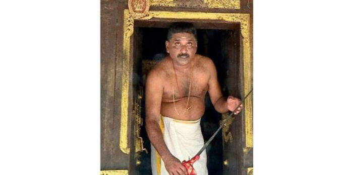 ‘ശബരിമല ചെമ്പോല തിട്ടൂരം’ സുപ്രീംകോടതിയിൽ ഹാജരാക്കാൻ കൊണ്ടുപോയി ; കൂടുതലൊന്നും അറിയില്ലെന്ന് ചീരപ്പൻചിറ കുടുംബം ‘ശബരിമല ചെമ്പോല തിട്ടൂരം’ സുപ്രീംകോടതിയിൽ ഹാജരാക്കാൻ കൊണ്ടുപോയി ; കൂടുതലൊന്നും അറിയില്ലെന്ന് ചീരപ്പൻചിറ കുടുംബം