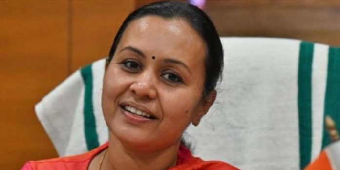 സ്കൂൾ തുറക്കൽ കരുതലോടെ ; ആരോഗ്യവകുപ്പ് ഒപ്പമുണ്ട് – മന്ത്രി വീണാ ജോർജ് സ്കൂൾ തുറക്കൽ കരുതലോടെ ; ആരോഗ്യവകുപ്പ് ഒപ്പമുണ്ട് – മന്ത്രി വീണാ ജോർജ്