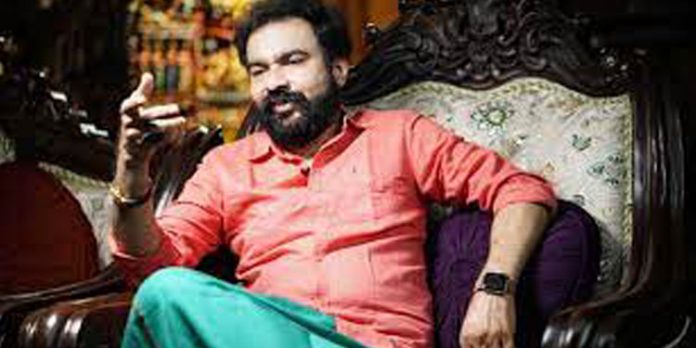 ഡോക്ടര്മാര് മുറിയില് പൂട്ടിയിട്ട് ഭീഷണിപ്പെടുത്തി – മോന്സന് അനുകൂലമായി സംസാരിച്ചു ; പരാതിയുമായി പെണ്കുട്ടി ഡോക്ടര്മാര് മുറിയില് പൂട്ടിയിട്ട് ഭീഷണിപ്പെടുത്തി – മോന്സന് അനുകൂലമായി സംസാരിച്ചു ; പരാതിയുമായി പെണ്കുട്ടി