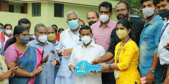 വെച്ചൂച്ചിറ ജി.എച്ച്.എസ്.എസ് പുതിയ കെട്ടിടത്തിന്റെ താക്കോല് ദാനം നിര്വഹിച്ചു വെച്ചൂച്ചിറ ജി.എച്ച്.എസ്.എസ് പുതിയ കെട്ടിടത്തിന്റെ താക്കോല് ദാനം നിര്വഹിച്ചു