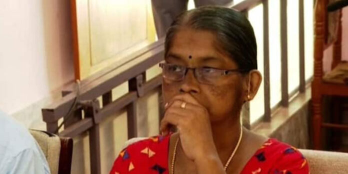 നീതി കിട്ടിയില്ല ; വധശിക്ഷ പ്രതീക്ഷിച്ചിരുന്നതായി ഉത്രയുടെ അമ്മ നീതി കിട്ടിയില്ല ; വധശിക്ഷ പ്രതീക്ഷിച്ചിരുന്നതായി ഉത്രയുടെ അമ്മ