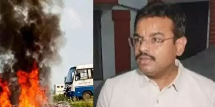 ലഖിംപൂർ കൊലപാതകം : വാഹനത്തിൽ ഉണ്ടായിരുന്നില്ലെന്ന് കേന്ദ്രമന്ത്രിയുടെ മകൻ ; തെളിവായി വീഡിയോ നൽകി ലഖിംപൂർ കൊലപാതകം : വാഹനത്തിൽ ഉണ്ടായിരുന്നില്ലെന്ന് കേന്ദ്രമന്ത്രിയുടെ മകൻ ; തെളിവായി വീഡിയോ നൽകി