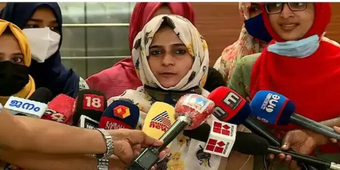 ലൈംഗിക അധിക്ഷേപം ; ഹരിതയുടെ മുന് ഭാരവാഹികള് പി കെ നവാസിനെതിരെ മൊഴി നല്കി ലൈംഗിക അധിക്ഷേപം ; ഹരിതയുടെ മുന് ഭാരവാഹികള് പി കെ നവാസിനെതിരെ മൊഴി നല്കി