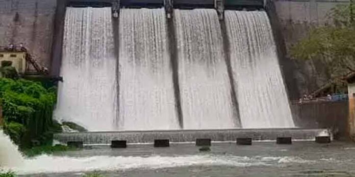 കക്കി ഡാമിന്റെ രണ്ടു ഷട്ടറുകളും 60 സെമി ആയി താഴ്ത്തി കക്കി ഡാമിന്റെ രണ്ടു ഷട്ടറുകളും 60 സെമി ആയി താഴ്ത്തി