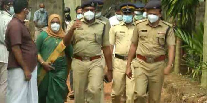 മലയാളി തന്നെ ; കൊട്ടൂക്കരയില് പെണ്കുട്ടിയെ ബലാല്സംഗം ചെയ്യാന് ശ്രമിച്ച പ്രതിയെ കുറിച്ച് സൂചന ലഭിച്ചെന്ന് എസ്.പി മലയാളി തന്നെ ; കൊട്ടൂക്കരയില് പെണ്കുട്ടിയെ ബലാല്സംഗം ചെയ്യാന് ശ്രമിച്ച പ്രതിയെ കുറിച്ച് സൂചന ലഭിച്ചെന്ന് എസ്.പി