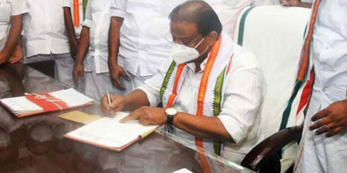 കെ.പി.സി.സി ഭാരവാഹി പട്ടിക കൈമാറി ; പ്രഖ്യാപനം ഉടൻ ഉണ്ടായേക്കുമെന്ന് സൂചന കെ.പി.സി.സി ഭാരവാഹി പട്ടിക കൈമാറി ; പ്രഖ്യാപനം ഉടൻ ഉണ്ടായേക്കുമെന്ന് സൂചന
