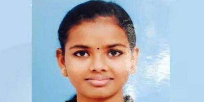 നിധിനയുടെ മരണകാരണം രക്തം വാർന്നതെന്ന് പോസ്റ്റ്മോർട്ടം റിപ്പോർട്ട് നിധിനയുടെ മരണകാരണം രക്തം വാർന്നതെന്ന് പോസ്റ്റ്മോർട്ടം റിപ്പോർട്ട്