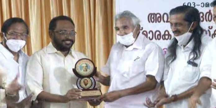 ചെറിയാന് ഫിലിപ് കോണ്ഗ്രസ് വിടാന് ഇടയായതിന്റെ ഉത്തരവാദിത്തമേറ്റ് ഉമ്മൻചാണ്ടി ചെറിയാന് ഫിലിപ് കോണ്ഗ്രസ് വിടാന് ഇടയായതിന്റെ ഉത്തരവാദിത്തമേറ്റ് ഉമ്മൻചാണ്ടി