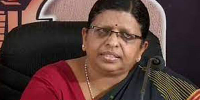 രാഷ്ട്രീയ പാർട്ടി നേതാക്കൾ താമസിച്ച ഹോട്ടലിലെ രാത്രി പരിശോധനയെ ന്യായീകരിച്ച് വനിതാ കമ്മീഷൻ അധ്യക്ഷ പി സതീദേവി രാഷ്ട്രീയ പാർട്ടി നേതാക്കൾ താമസിച്ച ഹോട്ടലിലെ രാത്രി പരിശോധനയെ ന്യായീകരിച്ച് വനിതാ കമ്മീഷൻ അധ്യക്ഷ പി സതീദേവി