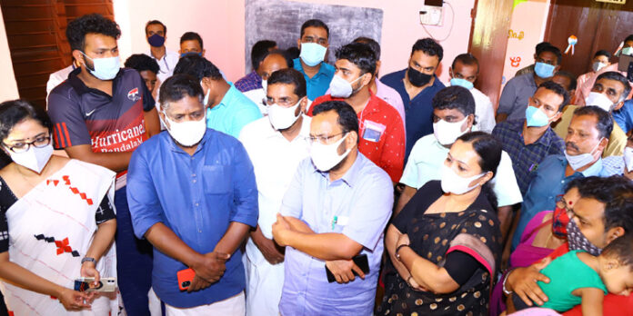 തിരുവല്ലയിലെ ദുരിതാശ്വാസ ക്യാമ്പ് മന്ത്രിമാരായ കെ.രാജനും വീണാ ജോര്ജും സന്ദര്ശിച്ചു തിരുവല്ലയിലെ ദുരിതാശ്വാസ ക്യാമ്പ് മന്ത്രിമാരായ കെ.രാജനും വീണാ ജോര്ജും സന്ദര്ശിച്ചു