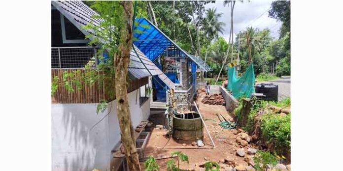 പെരുനാട് സഹകരണ ബാങ്കിന്റെ വക വസ്തു കയ്യേറി ഹോട്ടൽ നിർമ്മിച്ചിരിക്കുന്നതായി പരാതി പെരുനാട് സഹകരണ ബാങ്കിന്റെ വക വസ്തു കയ്യേറി ഹോട്ടൽ നിർമ്മിച്ചിരിക്കുന്നതായി പരാതി
