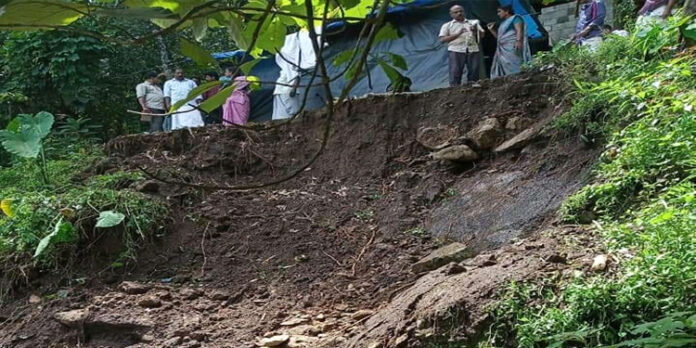 പൊന്തനാംകുഴി മണ്ണിടിച്ചിൽ ദുരന്തത്തിന് രണ്ട് വയസ് – കടലാസിൽ മാത്രം ഒതുങ്ങി പുനരധിവാസം പൊന്തനാംകുഴി മണ്ണിടിച്ചിൽ ദുരന്തത്തിന് രണ്ട് വയസ് – കടലാസിൽ മാത്രം ഒതുങ്ങി പുനരധിവാസം