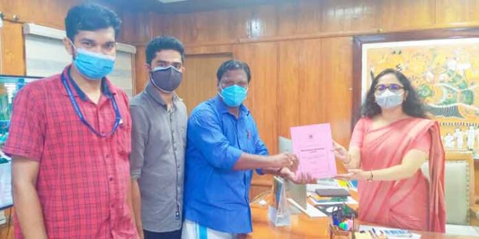 അതിദരിദ്രരരെ കണ്ടെത്തല് പ്രക്രിയ കൈപുസ്തകം പ്രകാശനം അതിദരിദ്രരരെ കണ്ടെത്തല് പ്രക്രിയ കൈപുസ്തകം പ്രകാശനം