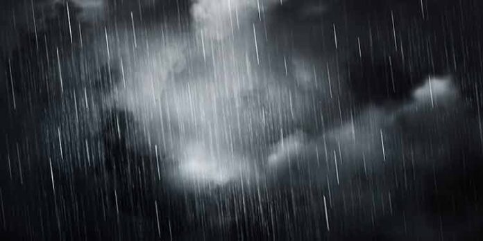കനത്ത മഴ തുടരുന്ന പത്തനംതിട്ട രാത്രിക്ക് തുല്യം കനത്ത മഴ തുടരുന്ന പത്തനംതിട്ട രാത്രിക്ക് തുല്യം