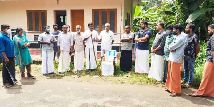 ബി.ജെ.പി റാന്നി മണ്ഡലം കമ്മിറ്റി മൂക്കന്നൂർ ഗ്രന്ഥശാലപടിയിൽ ശുചീകരണ യജ്ഞം സംഘടിപ്പിച്ചു ബി.ജെ.പി റാന്നി മണ്ഡലം കമ്മിറ്റി മൂക്കന്നൂർ ഗ്രന്ഥശാലപടിയിൽ ശുചീകരണ യജ്ഞം സംഘടിപ്പിച്ചു