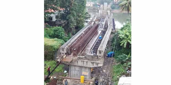 കിഫ്ബി ഏറ്റെടുത്തിട്ടും റാന്നി പുതിയ പാലത്തിന്റെ നിർമ്മാണം വൈകുന്നു കിഫ്ബി ഏറ്റെടുത്തിട്ടും റാന്നി പുതിയ പാലത്തിന്റെ നിർമ്മാണം വൈകുന്നു