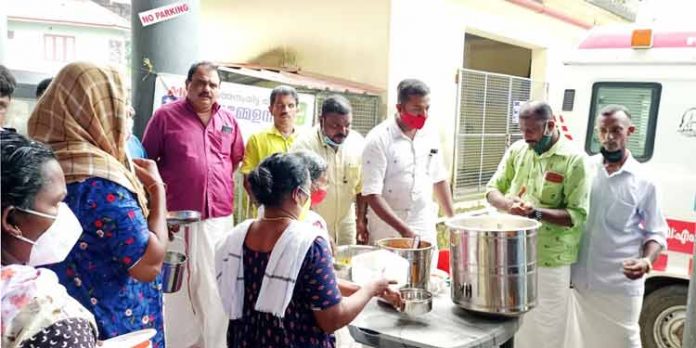എ.ഐ.വൈ.എഫ് ജീവകാരുണ്യ പ്രവര്ത്തനങ്ങളുടെ ഭാഗമായി താലൂക്ക് ആശുപത്രിയില് ഉച്ചഭക്ഷണം വിതരണം നടത്തി എ.ഐ.വൈ.എഫ് ജീവകാരുണ്യ പ്രവര്ത്തനങ്ങളുടെ ഭാഗമായി താലൂക്ക് ആശുപത്രിയില് ഉച്ചഭക്ഷണം വിതരണം നടത്തി