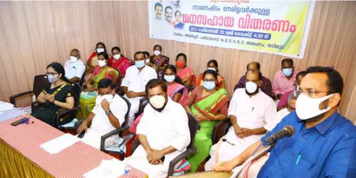 റാന്നിയിലെ ചുഴലിക്കാറ്റില് നാശനഷ്ടങ്ങള് നേരിട്ടവര്ക്ക് ധനസഹായം നല്കി റാന്നിയിലെ ചുഴലിക്കാറ്റില് നാശനഷ്ടങ്ങള് നേരിട്ടവര്ക്ക് ധനസഹായം നല്കി