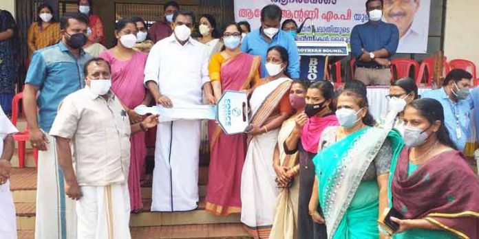പഴവങ്ങാടി ഗ്രാമ പഞ്ചായത്തിന് ആംബുലന്സ് അനുവദിച്ച് ആന്റോ ആന്റണി എം.പി പഴവങ്ങാടി ഗ്രാമ പഞ്ചായത്തിന് ആംബുലന്സ് അനുവദിച്ച് ആന്റോ ആന്റണി എം.പി